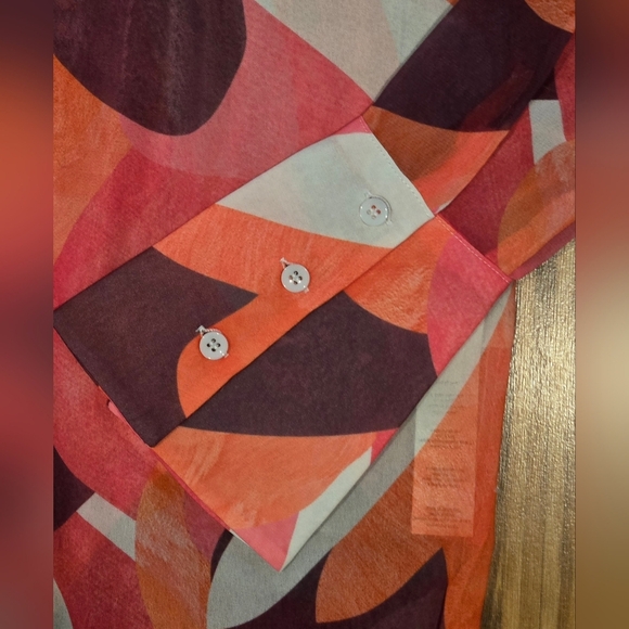 💚 NWT Prettty Little Thing Colorful Abstract Button-Up Blouse - Picture 5 of 11